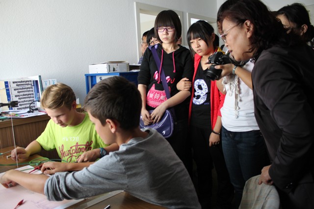 Chinesische Schülergruppe besucht das Jugendforschungszentrum