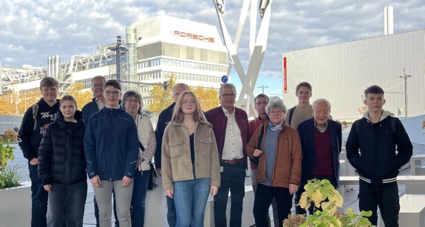 Spannender Exkursionstag: JFZ zu Gast bei Porsche